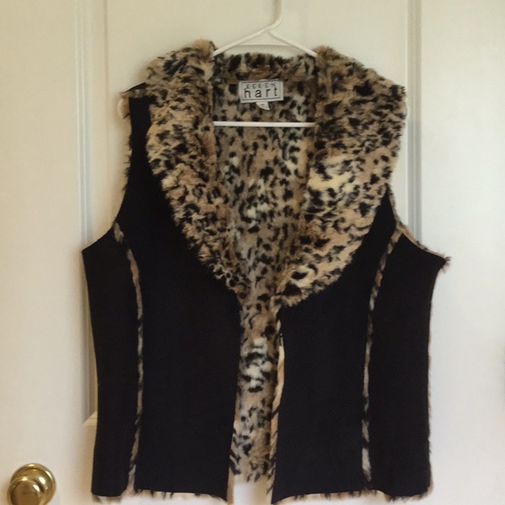 Faux fur cheetah print sleeveless vest
